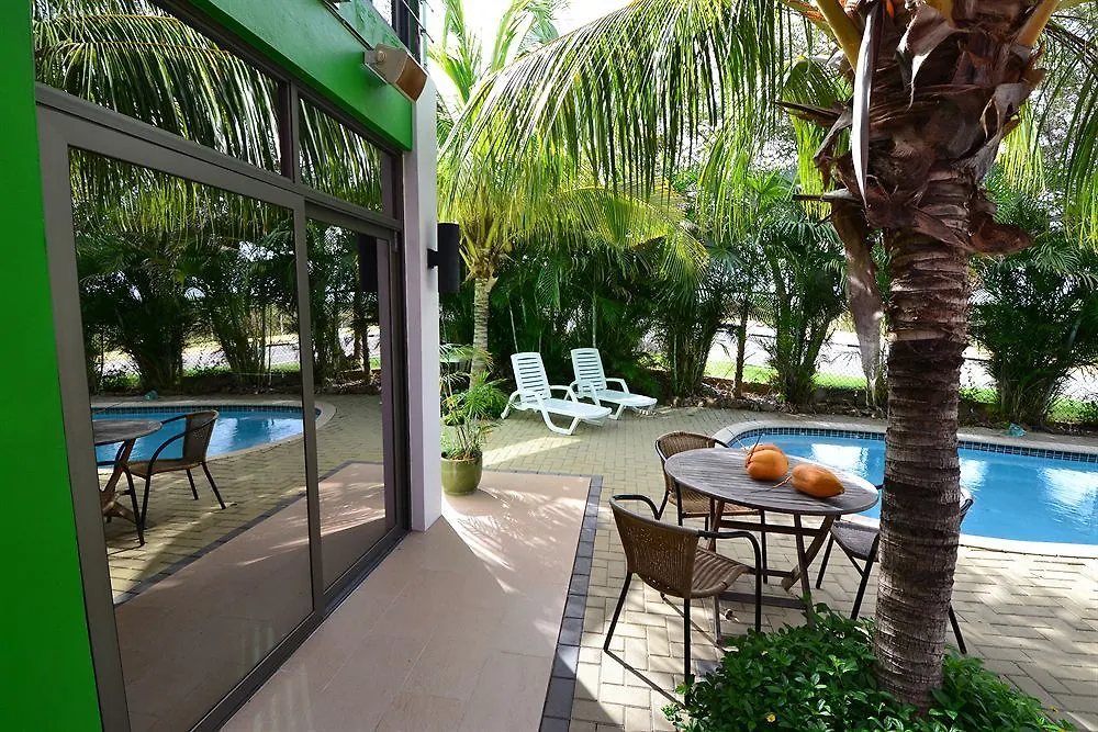 Quints Travelers Inn Willemstad