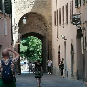 https://la-torre-volterra.it-tuscanyhotel.com