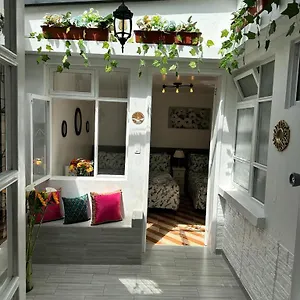 https://casa-balthazar-hostel.hotelsquito.com