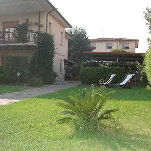 https://affittacamere-loretta.it-tuscanyhotel.com