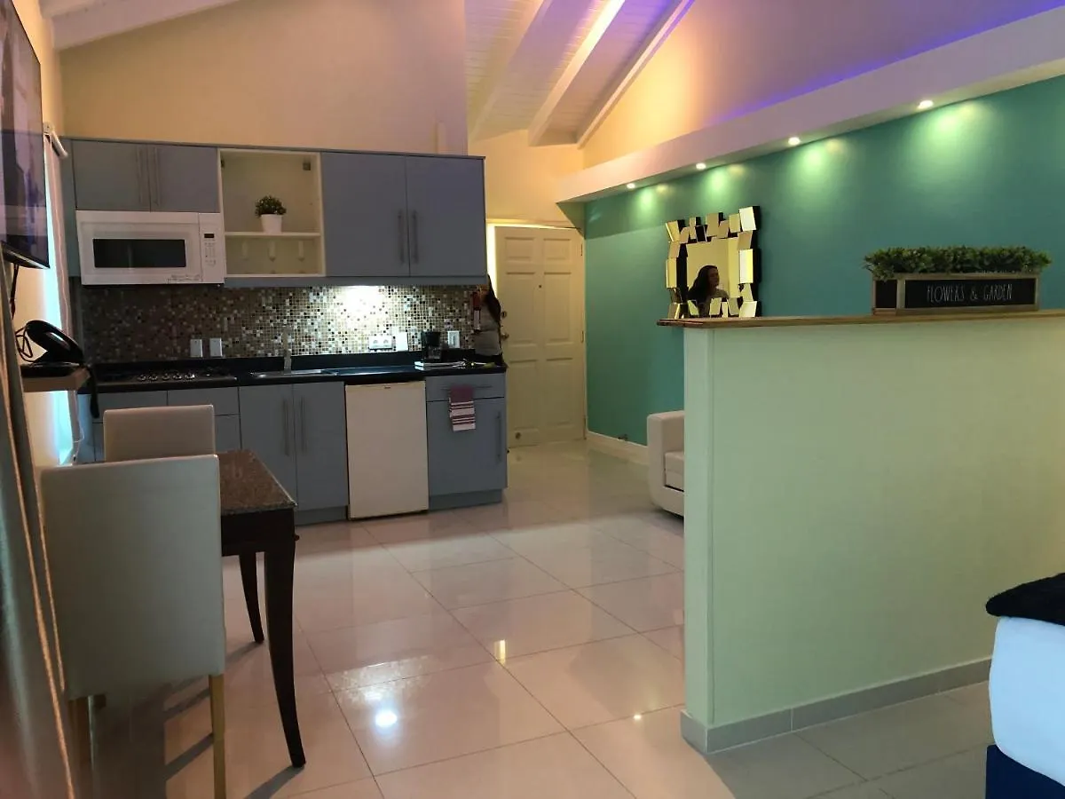 Quints Travelers Inn Willemstad Hotel