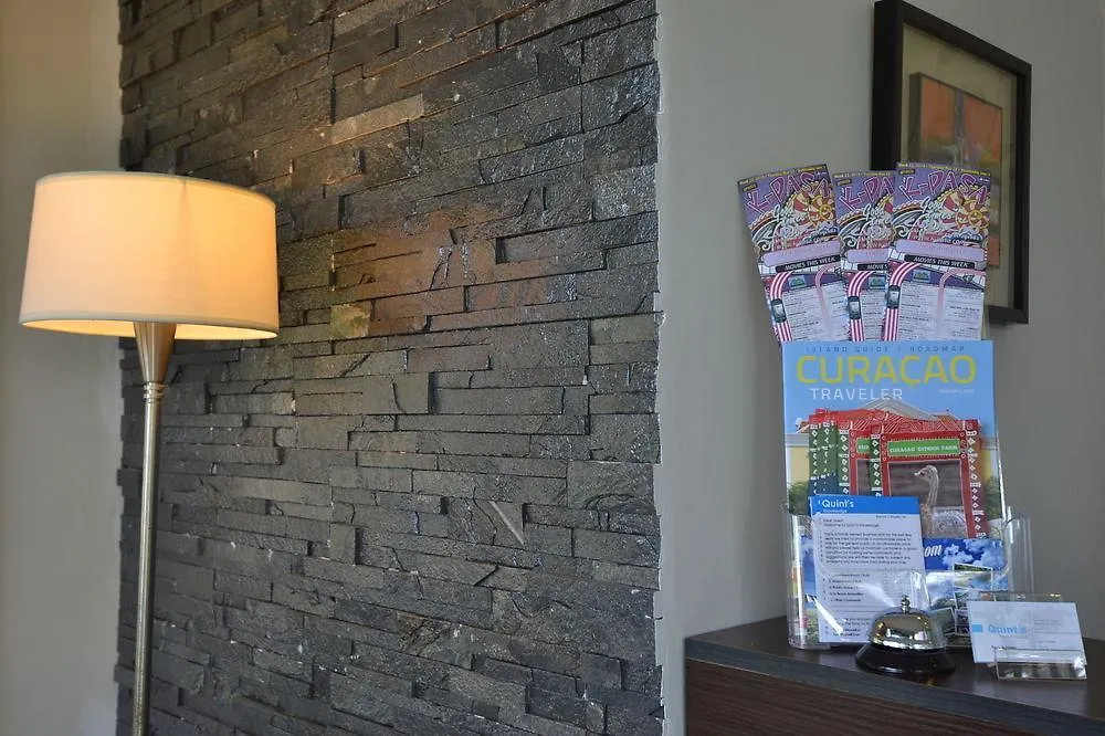 Quints Travelers Inn Willemstad